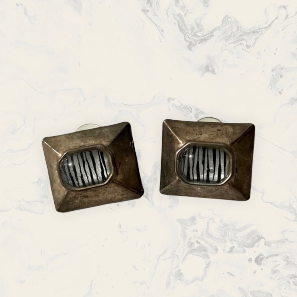 Vintage zebra detail stud earring